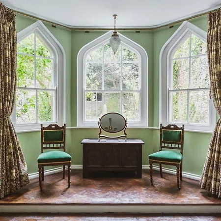 Catchfrench Manor *