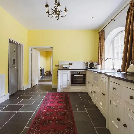 Catchfrench Manor Villa *