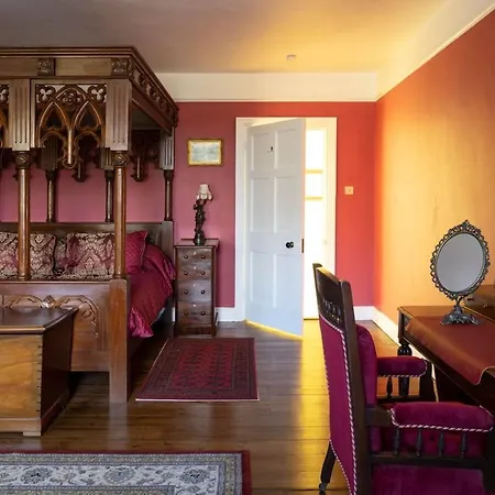 Catchfrench Manor Villa *