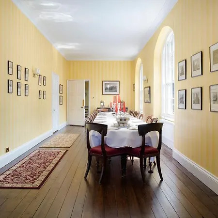 Willa Catchfrench Manor